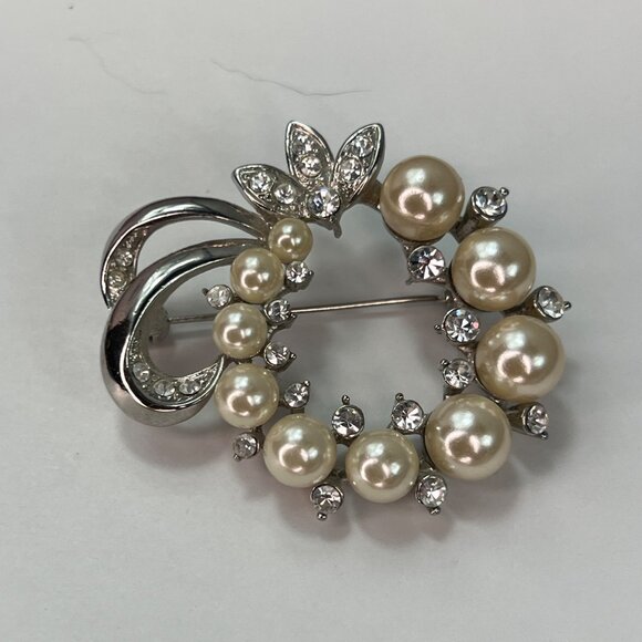 Vintage Circle Brooch Pin Faux Pearls Clear Rhinestones Silver Tone MCM Estate - Picture 3 of 8